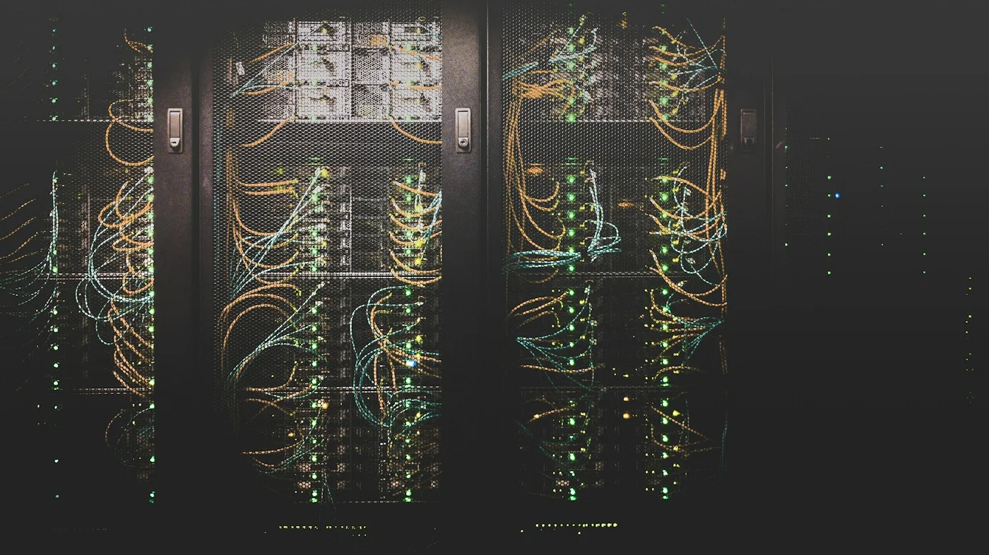 Connected server and network equipment